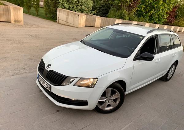 Skoda Octavia cena 49900 przebieg: 149000, rok produkcji 2017 z Poznań małe 211